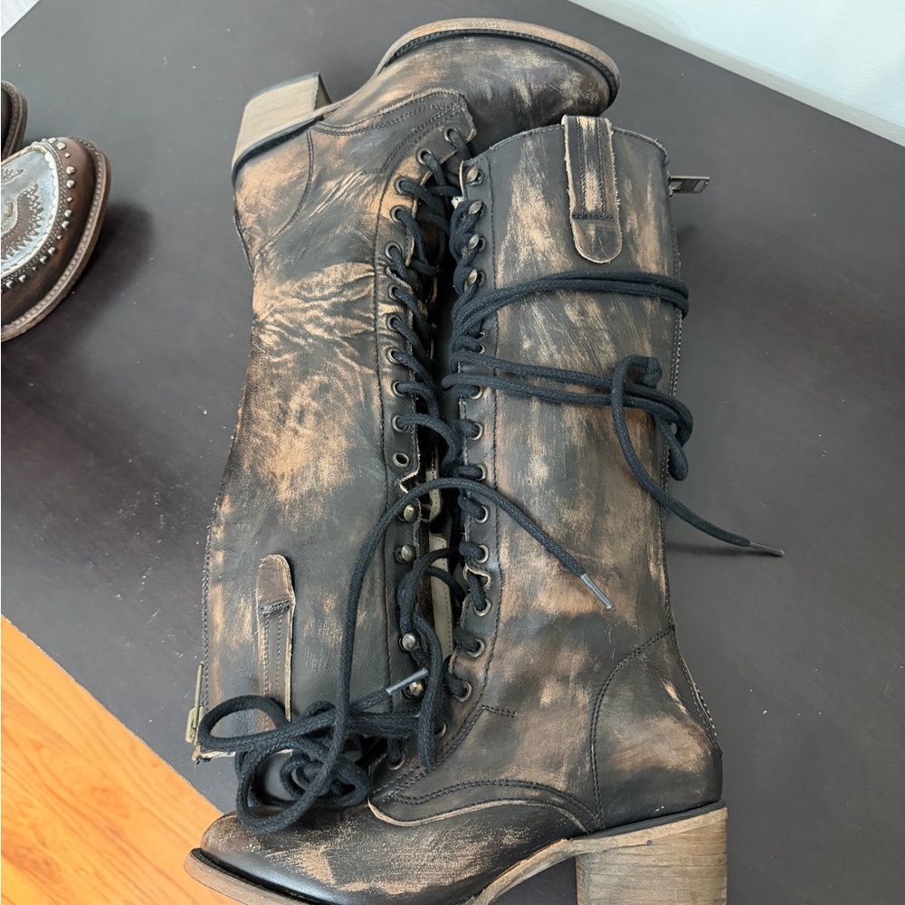 Freebird by Steven Grany Distressed Black and Brown Lace-Up Boots 7 - Picture 2 of 11